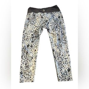 Prismsport Gray, Blue & White Capri Workout Leggings M Poly/Spandex Blend